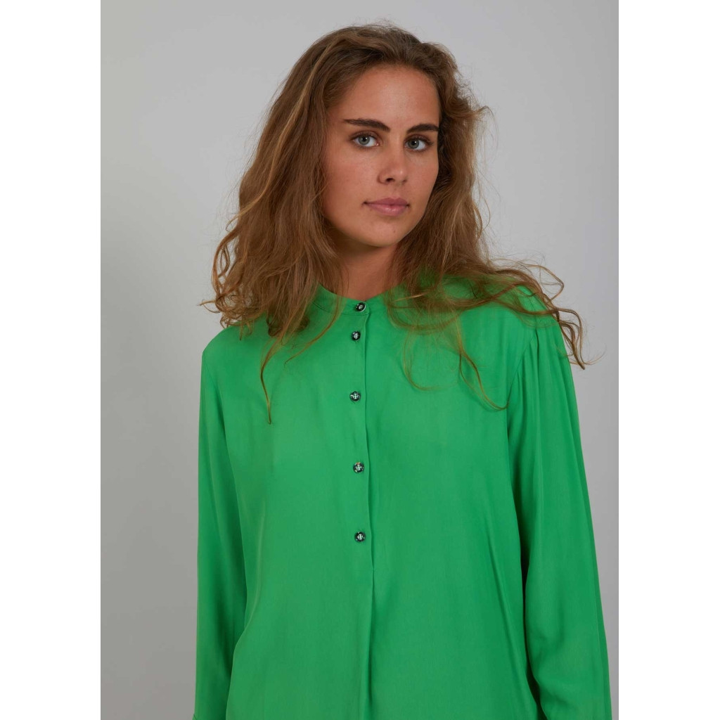 Coster CPH bluse i den friske grønne farve. SPAR 70%