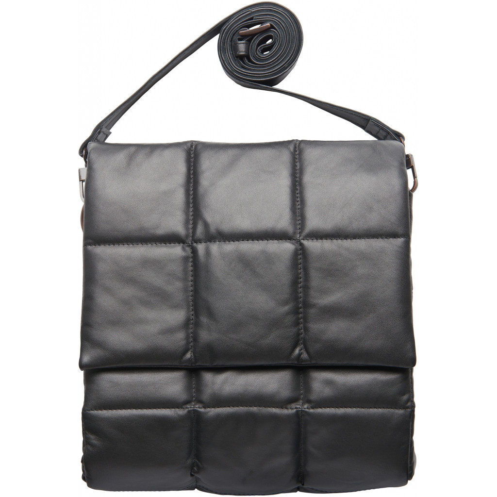 Sort vatteret skindtaske. SPAR 70%