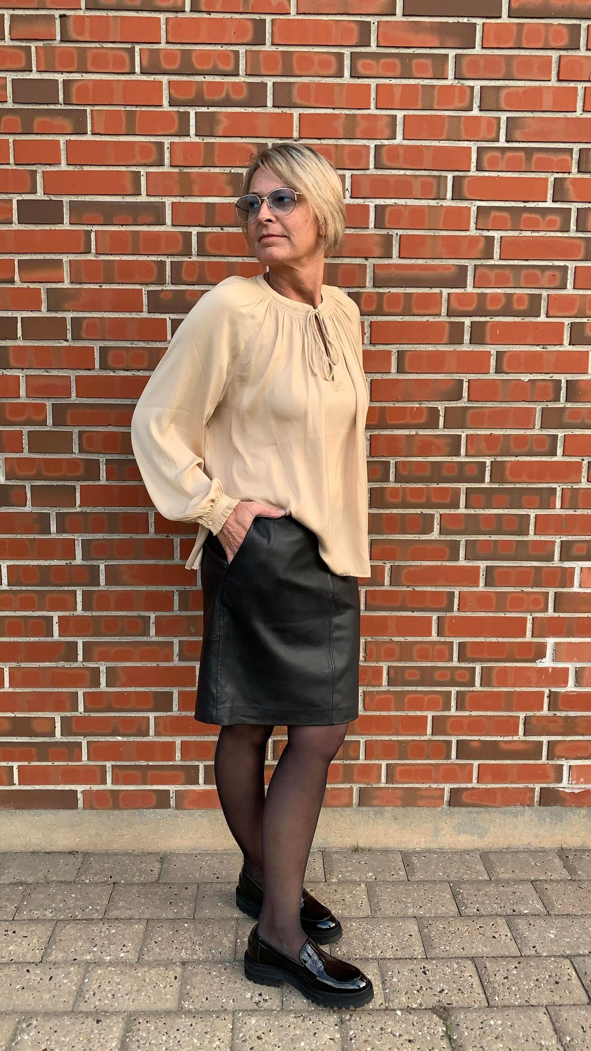 MY ESSENTIAL WARDROBE skindnederdel i sort