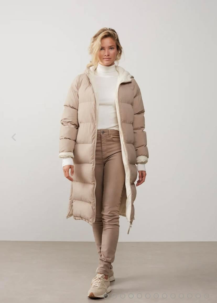 YAYA lang vendbar pufferjakke i sand og off-white