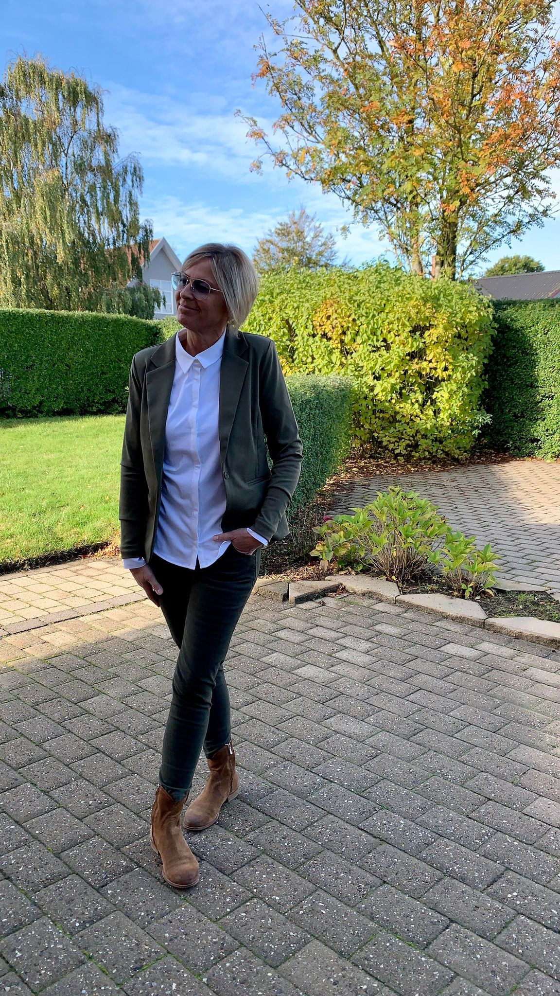 Costamani jeans i en oliven farve.