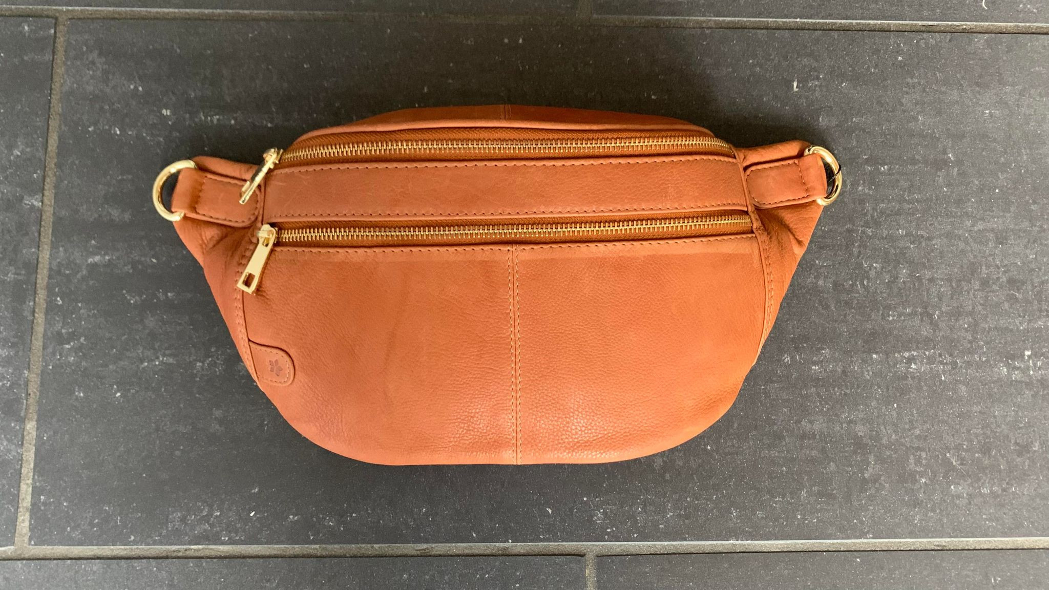 Tim & Simonsen cognac bumbag med guld lynlås