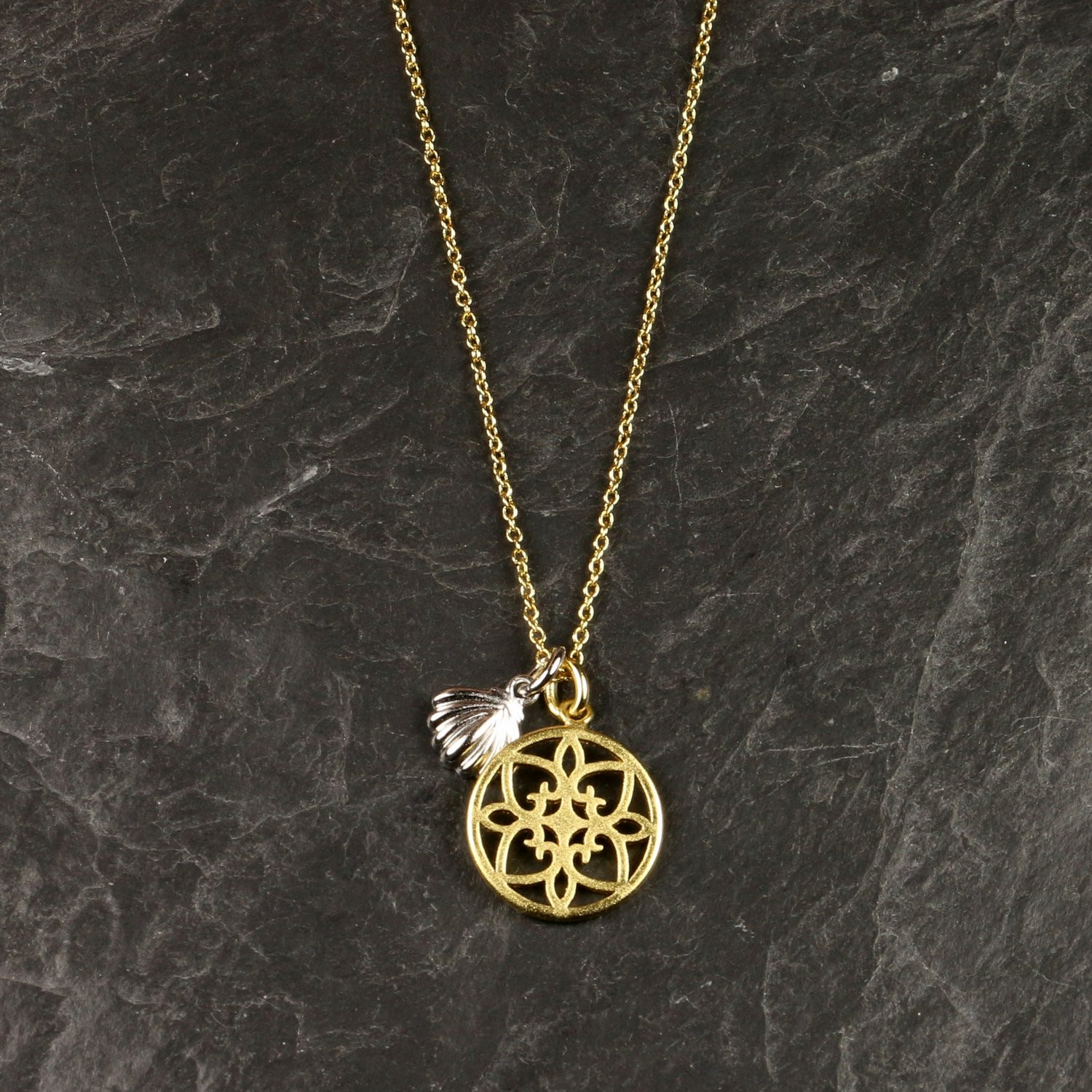 Pure By Nat kort kæde med guldbelagt vedhæng