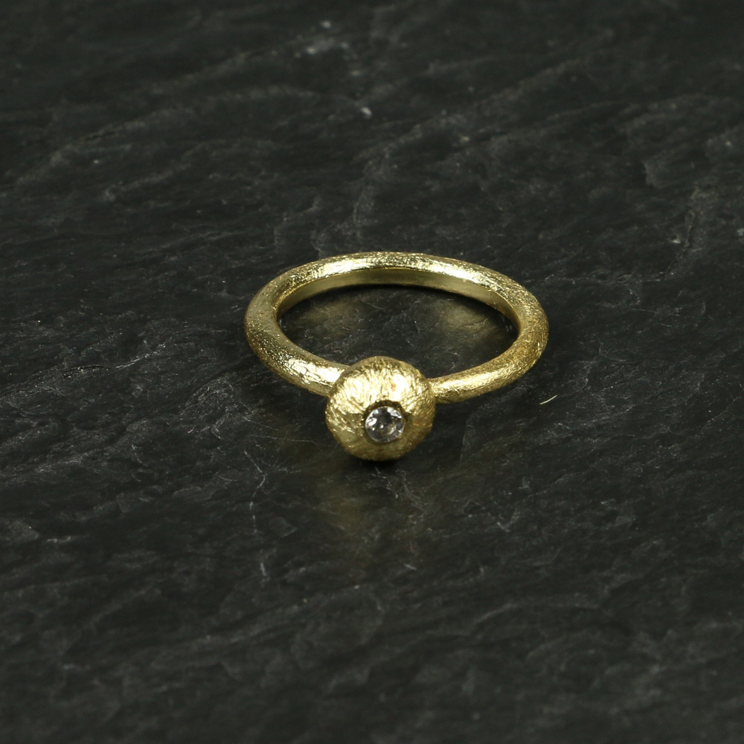 Pure by Nat guldbelagt ring med zircon