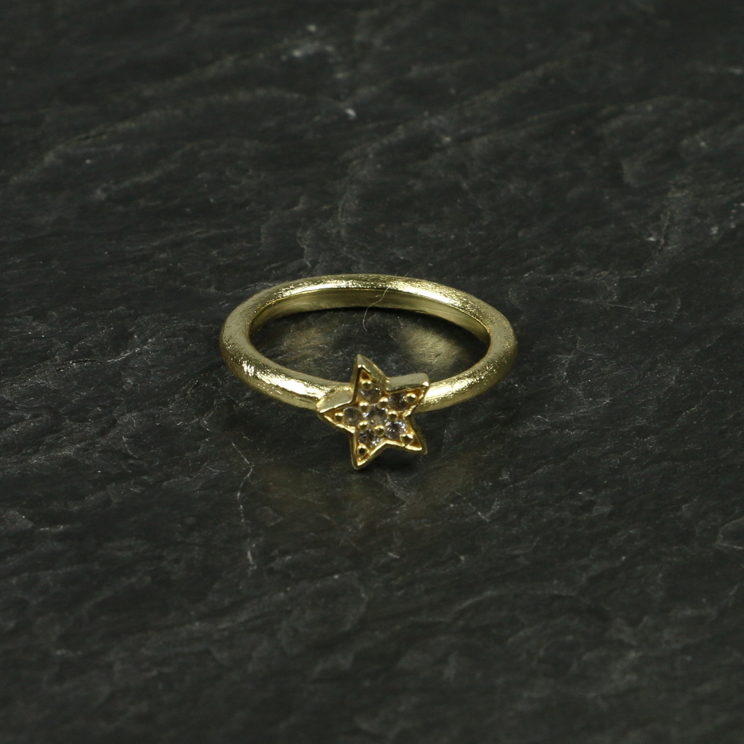 Pure By Nat Guldbelagt ring. Guldbelagt stjerne.