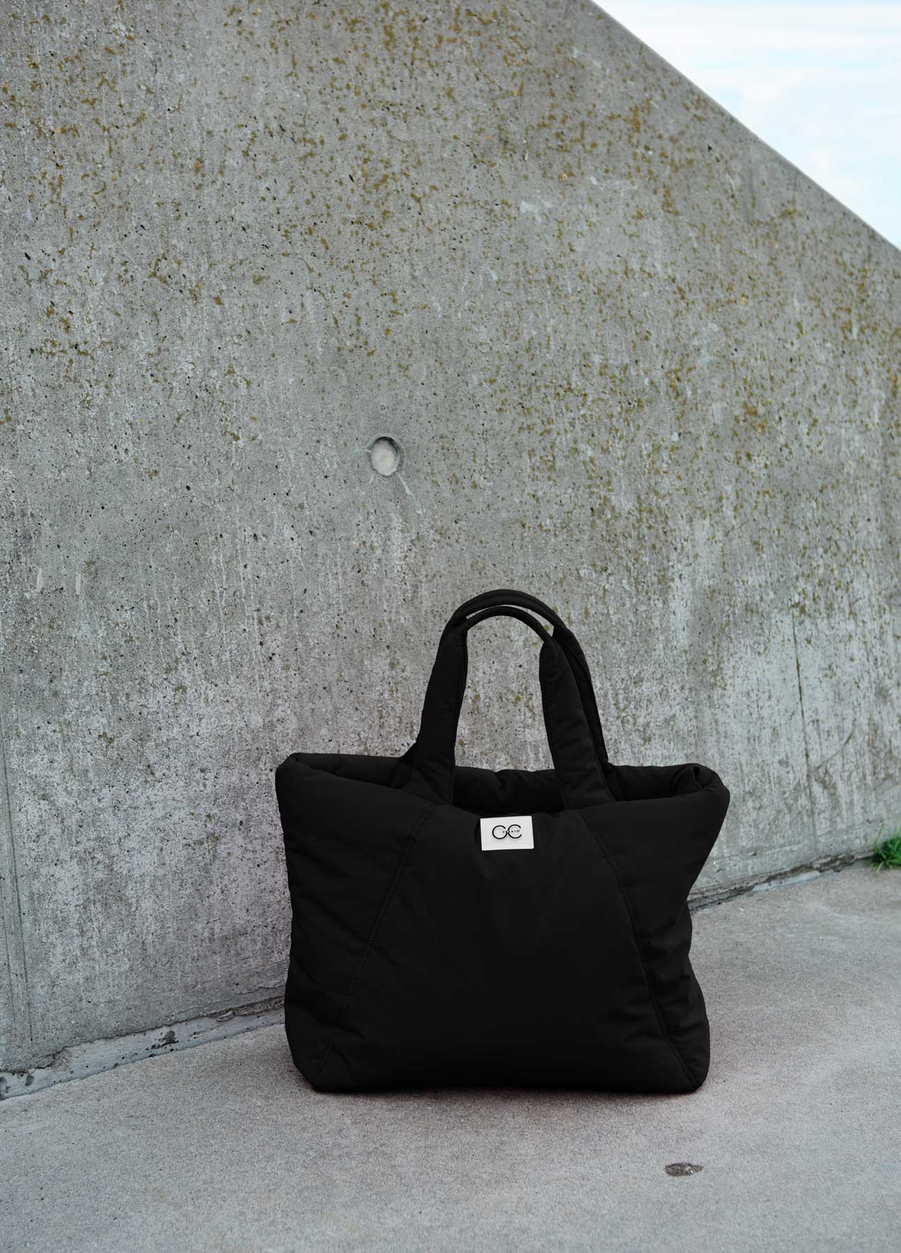 COSTER puffer taske i sort