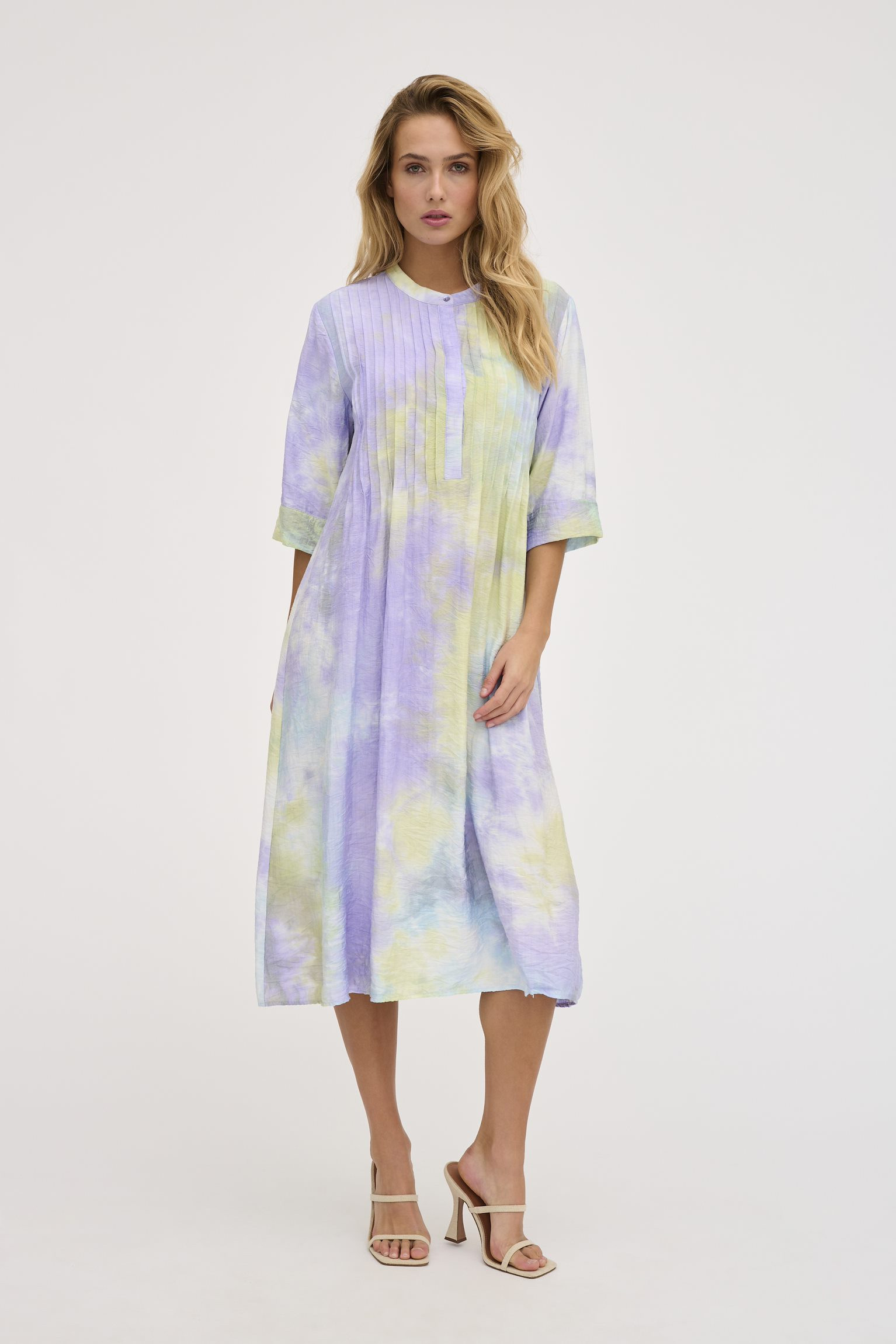 MY ESSENTIAL WARDROBE kjole i smukke pastel farver. SPAR 70%