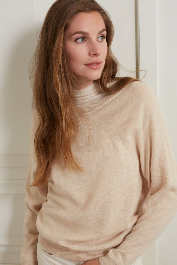 YAYA top med rullekrave i lys sand