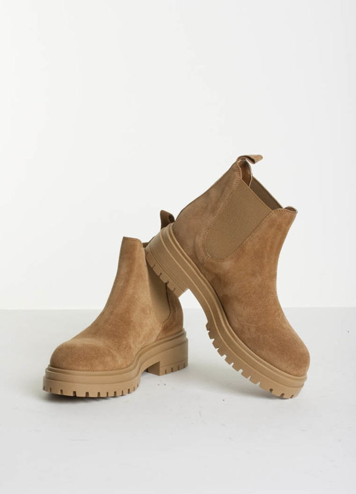 BUKELA støvle i farven cognac 