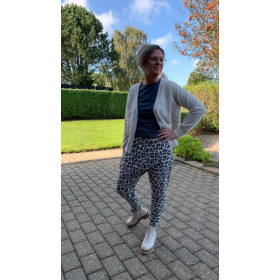 YAYA Fluffy hyggelig cardigan i lys sand. 