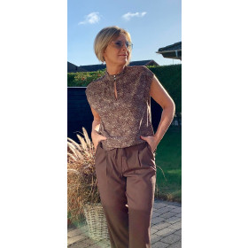 YAYA viskose bluse i brunt print. SPAR 70%