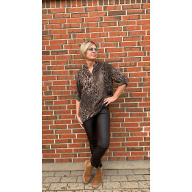 Viskose bluse i snakeprint og brune farver 